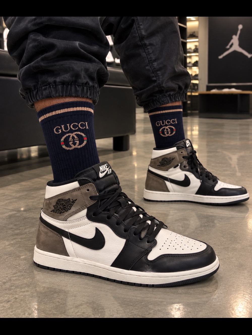 Gucci Men’s Crew Socks in Navy with Embroidered Logo